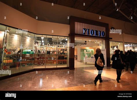 hair salon in vaughan mills